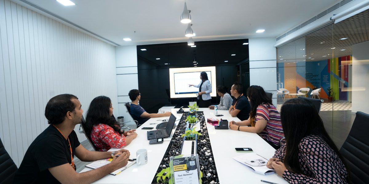 smartworks-coworking-Uz8THWPXwhI-unsplash (1)